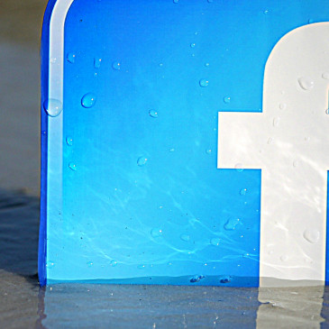 Deset věcí, které NIKDY nedávejte na Facebook!