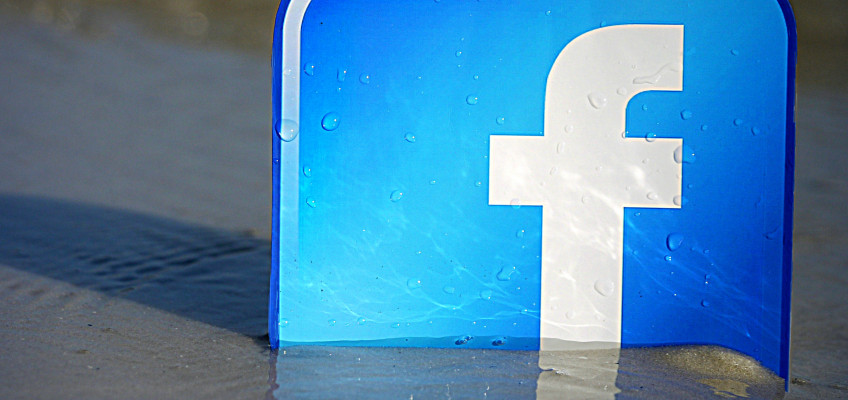 Deset věcí, které NIKDY nedávejte na Facebook!