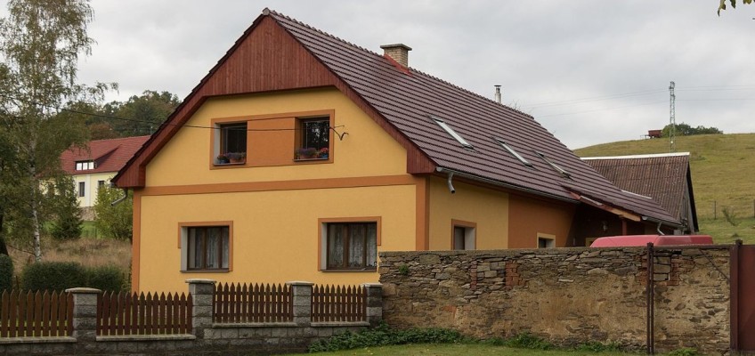 Pro mnoho odběratelů je změna dodavatele energií složitá, a tak raději platí o tisíce korun ročně více