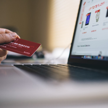 Nákupy přes e-shop šetří čas i peníze