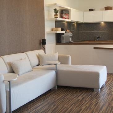 Nábytek z kartonu milují nejen designoví nadšenci. Razí si cestu i do českých domácností