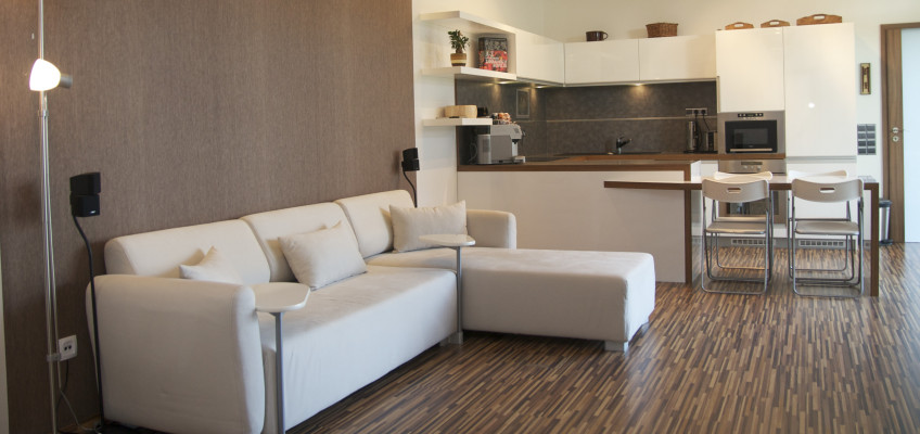 Nábytek z kartonu milují nejen designoví nadšenci. Razí si cestu i do českých domácností