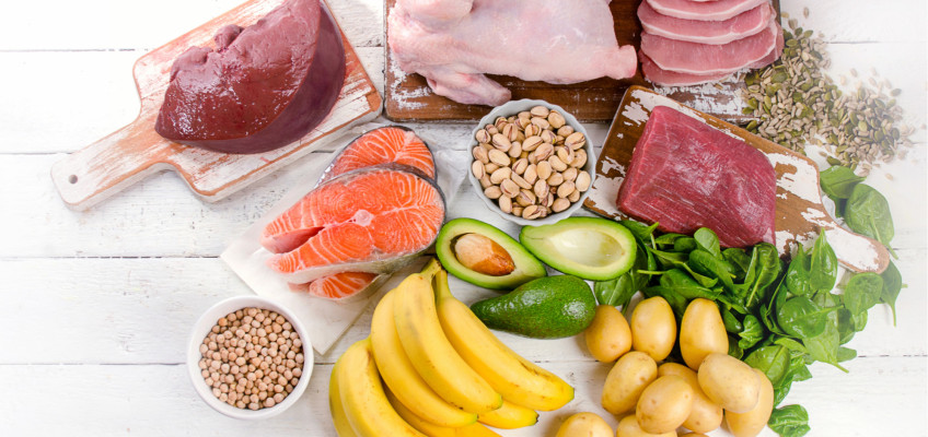 Prasklé koutky, akné i v dospělosti a neuropatie. Na vině může být nedostatek vitaminů B
