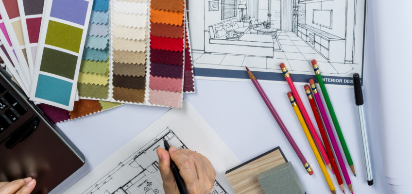 Interiérový designér vám při zařizování nového bydlení může v mnoha ohledech usnadnit život