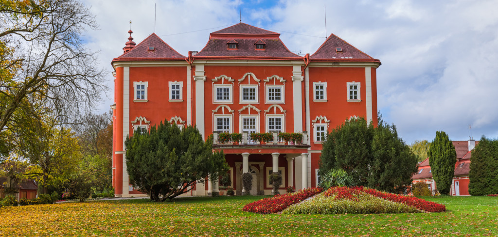Prožijte sychravý podzim v teple u otevřeného ohně. Originální zážitek vám k tomu naservírují v Dětenicích Creative Commons (shutterstock.com)