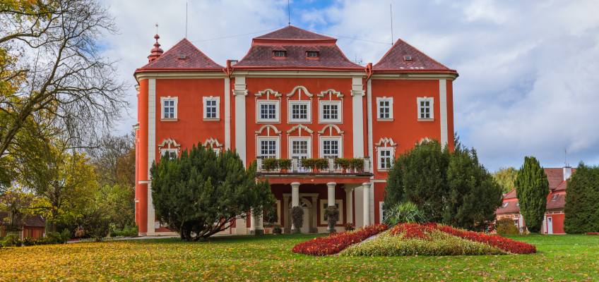 Prožijte sychravý podzim v teple u otevřeného ohně. Originální zážitek vám k tomu naservírují v Dětenicích