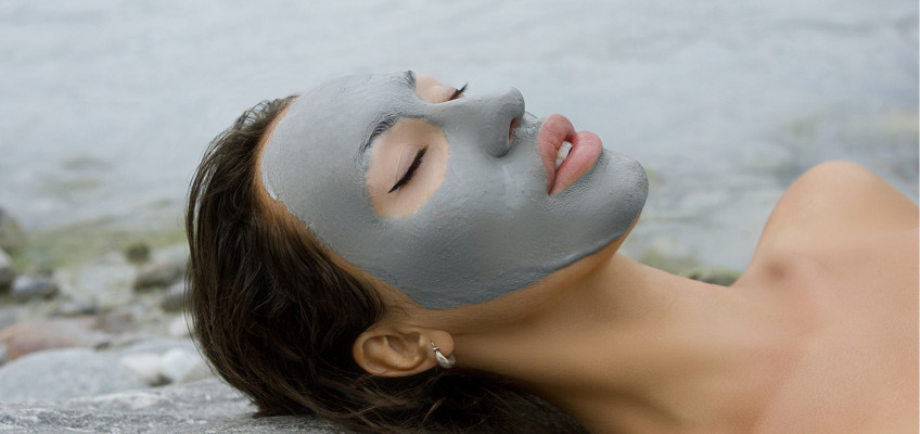 Nadělte pod stromeček pečující kosmetiku z Mrtvého moře, která pomáhá léčit kožní problémy