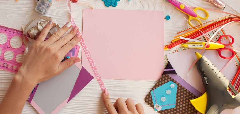 Scrapbooking aneb kreativní ohlédnutí se za nejdůležitějšími momenty vašeho života Creative Commons (shutterstock.com)