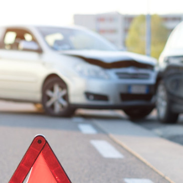 Vyrážíte do zahraničí autem? Přečtěte si, jak postupovat v případě autonehody