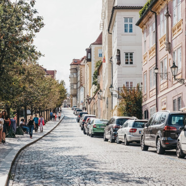 Krátkodobé pronájmy se již přes rok zmítají v krizi, čeká je spása?