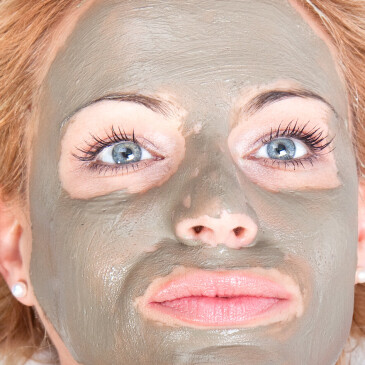 Na podzim vás může potrápit popraskaná pokožka na rukou, jak o ně pečovat?