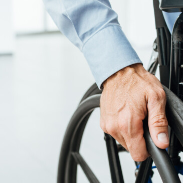 Jak funguje pojištění invalidity a komu se vyplatí?