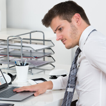 Ergonomicky nevhodný kancelářský nábytek představuje zdravotní rizika