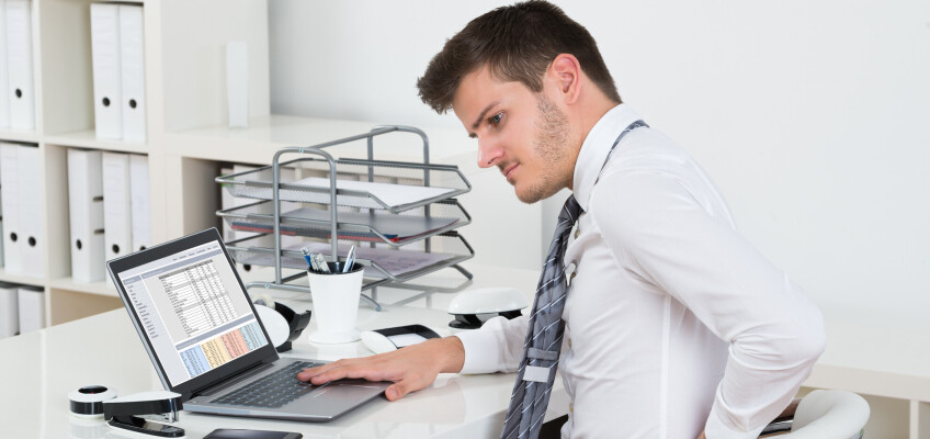 Ergonomicky nevhodný kancelářský nábytek představuje zdravotní rizika
