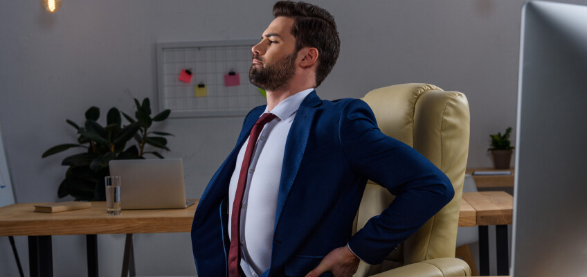 Ergonomické pracovní místo významně napomáhá eliminovat bolest zad