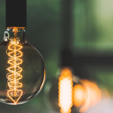 Co ovlivňuje kolísání cen energií a jak toho využít ve svůj prospěch?