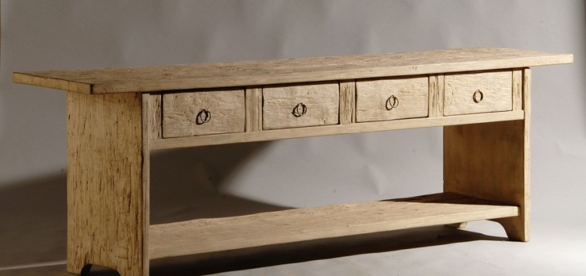 Dřevěný nábytek je nestárnoucí klasika, jak vybrat ten pravý?
