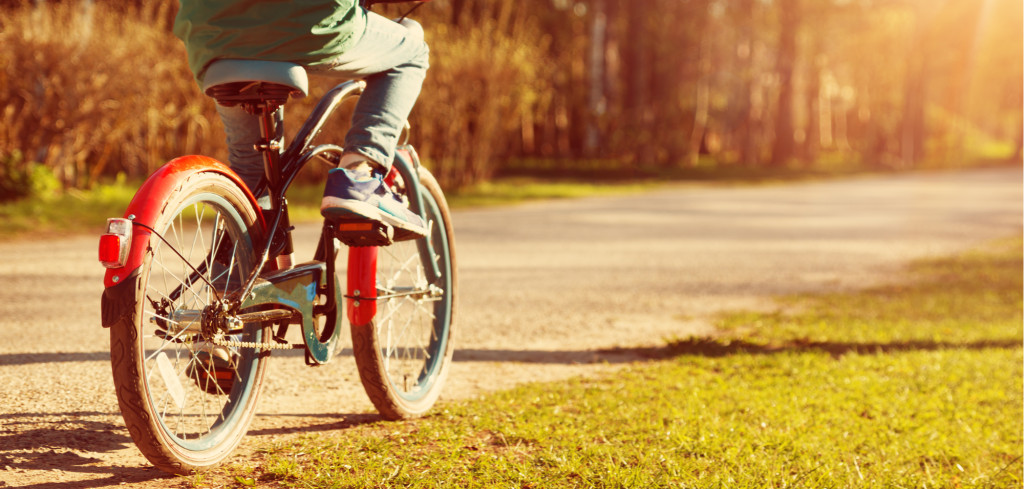 Nebojte se svého školáka pustit na kolo. Naučte jej hravě pravidla silničního provozu - Creative Commons (shutterstock.com)