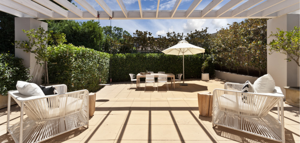 Sezónní bydlení aneb zařiďte si svůj druhý obývací pokoj na čerstvém vzduchu - Creative Commons (shutterstock.com)