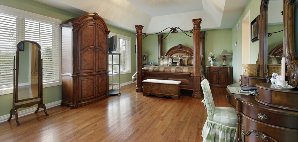 Dřevěný nábytek dodává interiéru na útulnosti, jaký ale vybrat - Creative Commons (shutterstock.com)