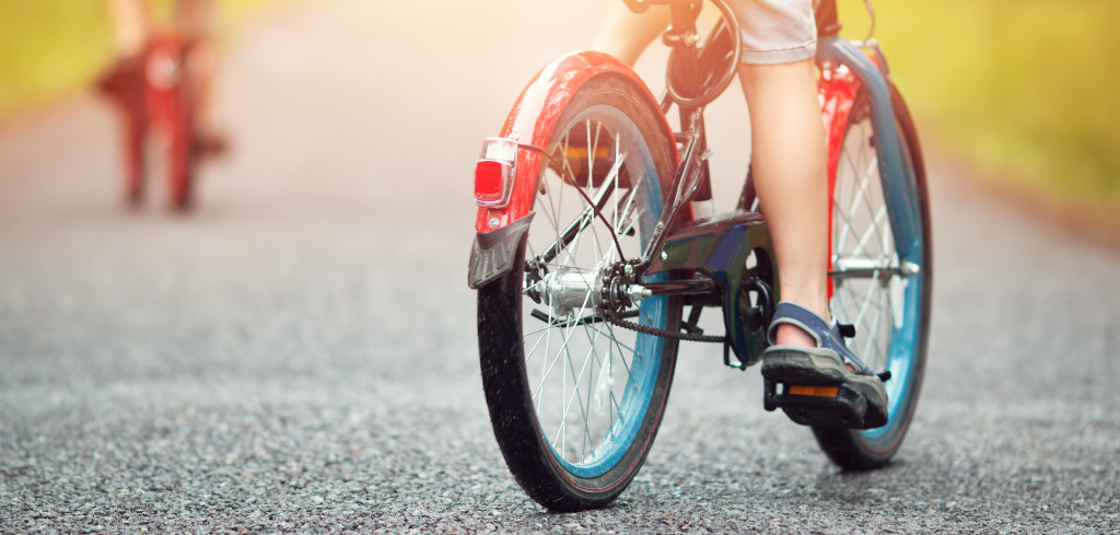 Nebojte se svého školáka pustit na kolo - Creative Commons (shutterstock.com)