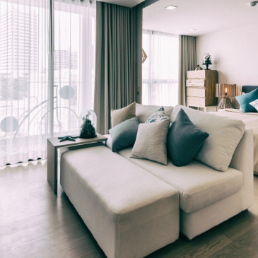Pohráváte si s myšlenkou pronájmu přes Airbnb, ale chybí vám čas a zkušenosti? Víme, jak na to
