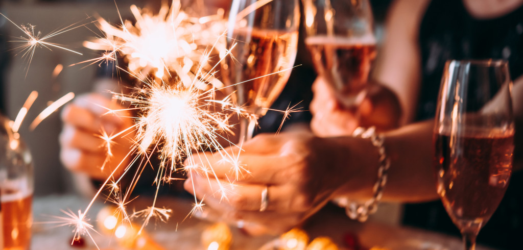 Místo vánočního večírku novoroční party. Připravte pro své zaměstnance neokázalý zážitek Creative Commons (shutterstock.com)