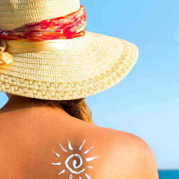 Chraňte svou pokožku před slunečními paprsky. Řekneme vám jak na to!