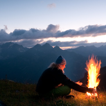 Kempování v autě letos vyhledávají i úplní nováčci. Jaké vychytávky vám cestování na divoko usnadní?