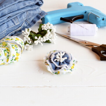 Využijte staré džíny a vyrobte si z nich neotřelý šperk