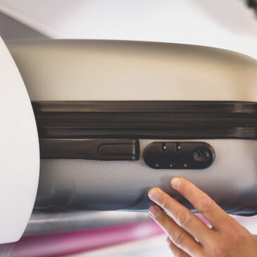 Pozor na zakázané předměty v letecké dopravě. Jaký je rozdíl mezi příručním a odbaveným zavazadlem