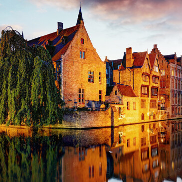 Už jste slyšeli o Bruggách, přezdívaných severoevropské Benátky?