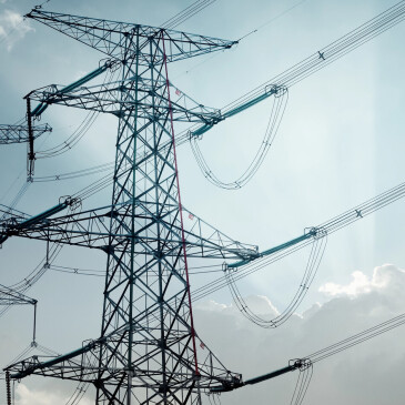 Kdy se vyplatí posílat přebytky ze solárů zpět do sítě? A proč to řešit automaticky?